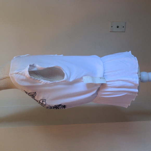 New! Elle Floral Blouse - Picture 4 of 7